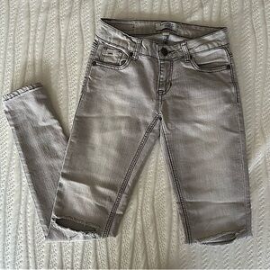 Gray Skinny Jeans w/ Exposed Knees👖